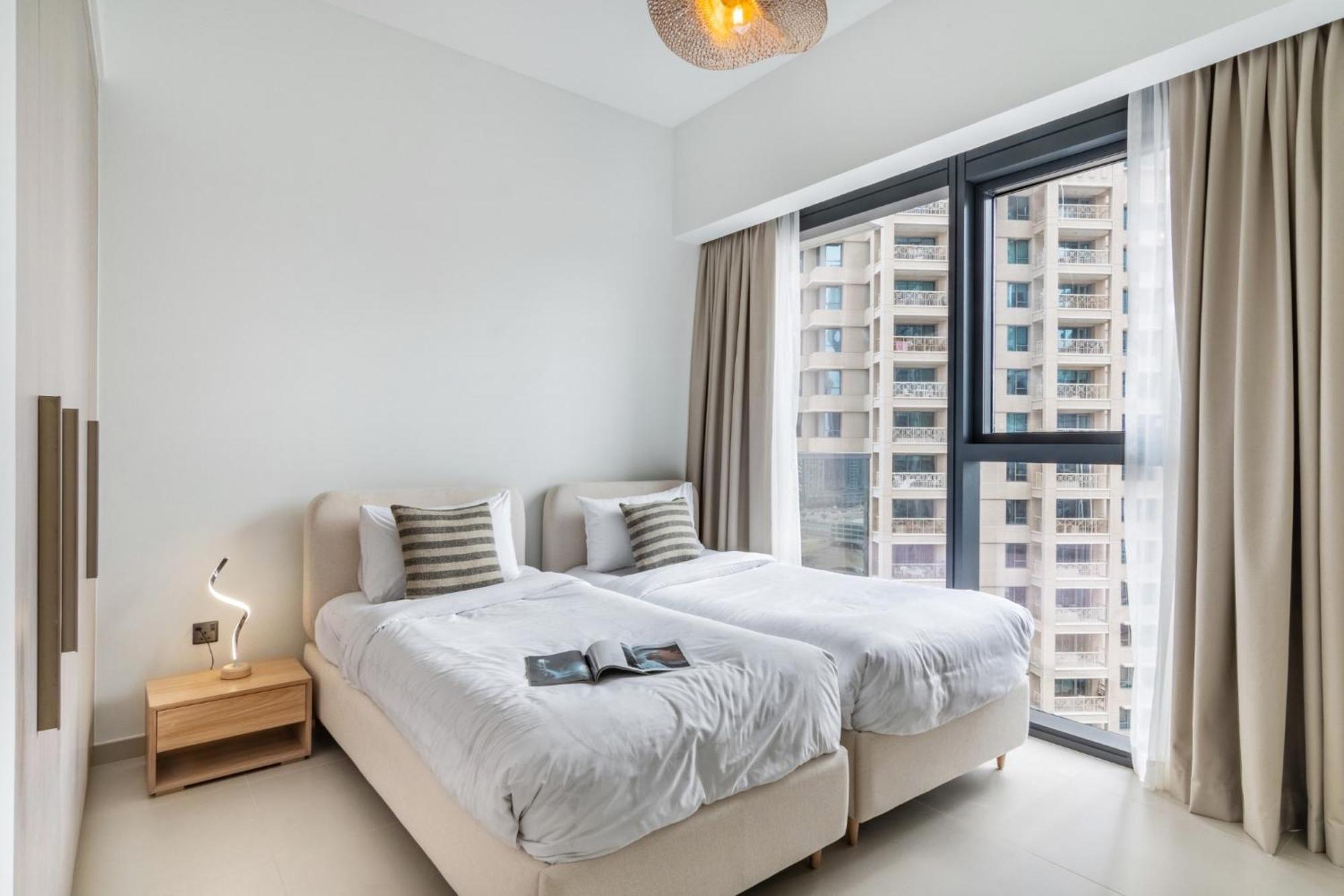 Downtown Dubai- 2br In Act Towers *