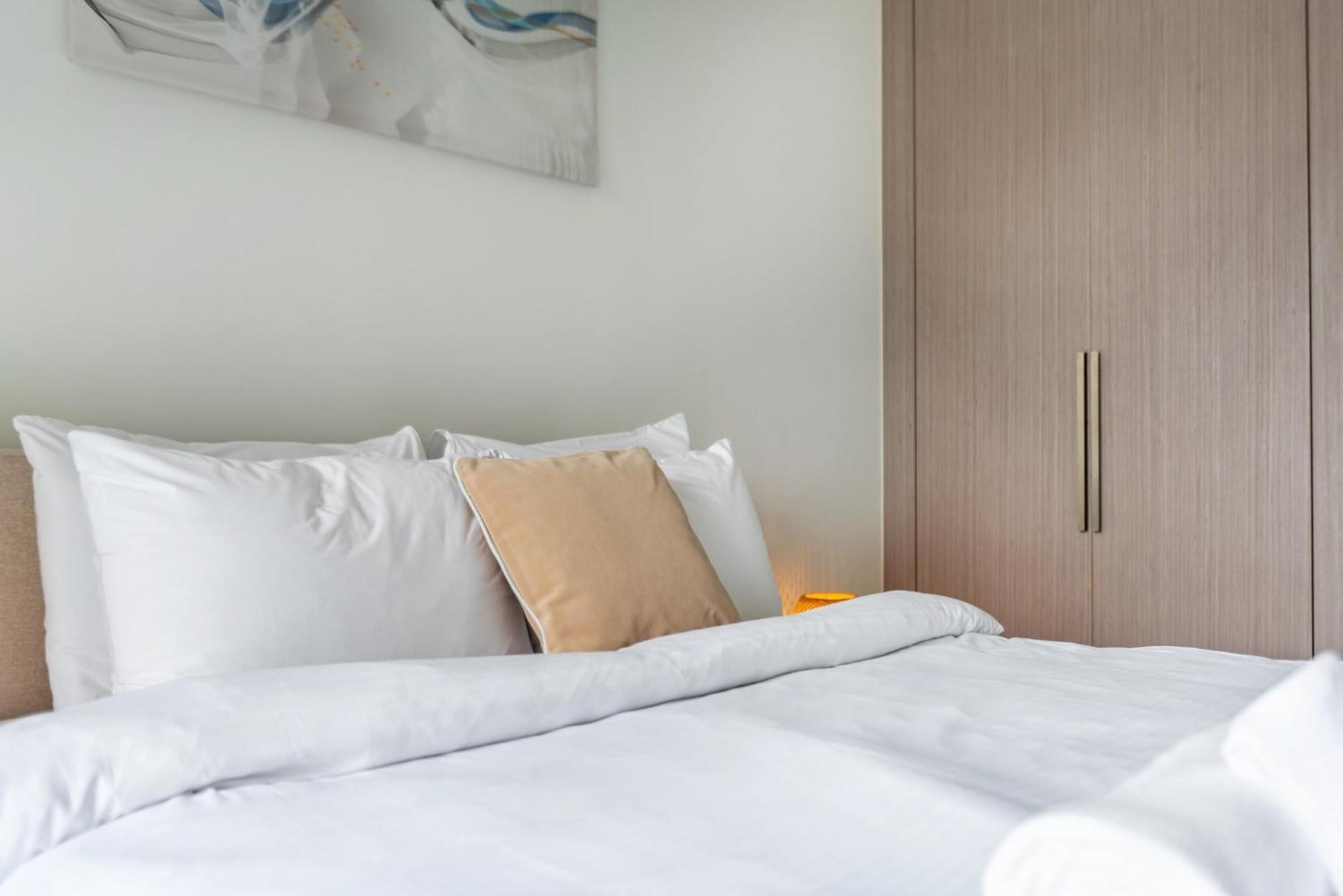 Holiday home Downtown Dubai- 2br In Act Towers Dubai