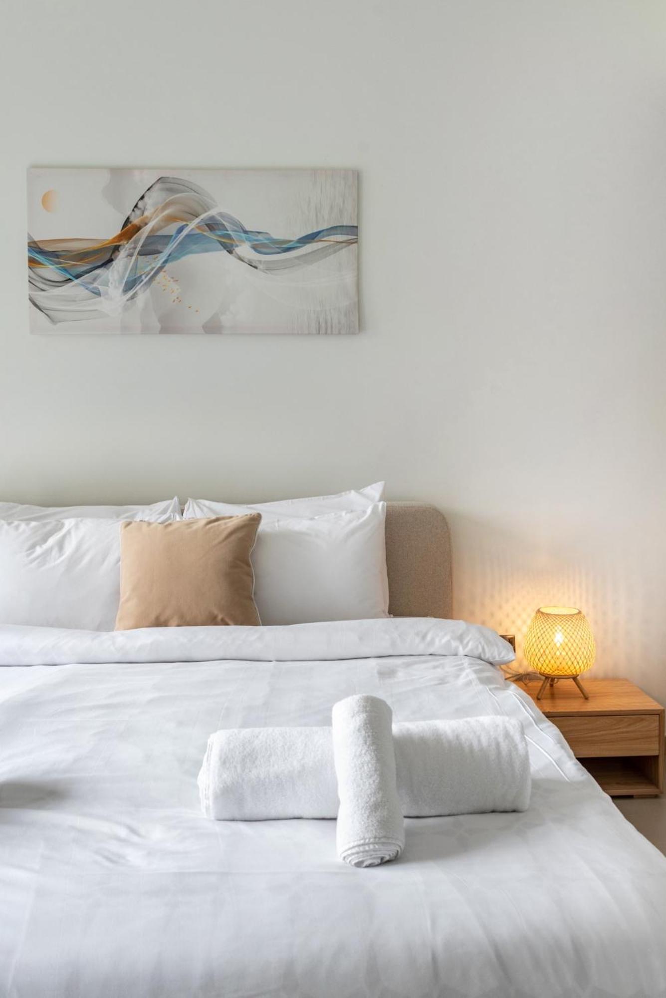 Holiday home Downtown Dubai- 2br In Act Towers *