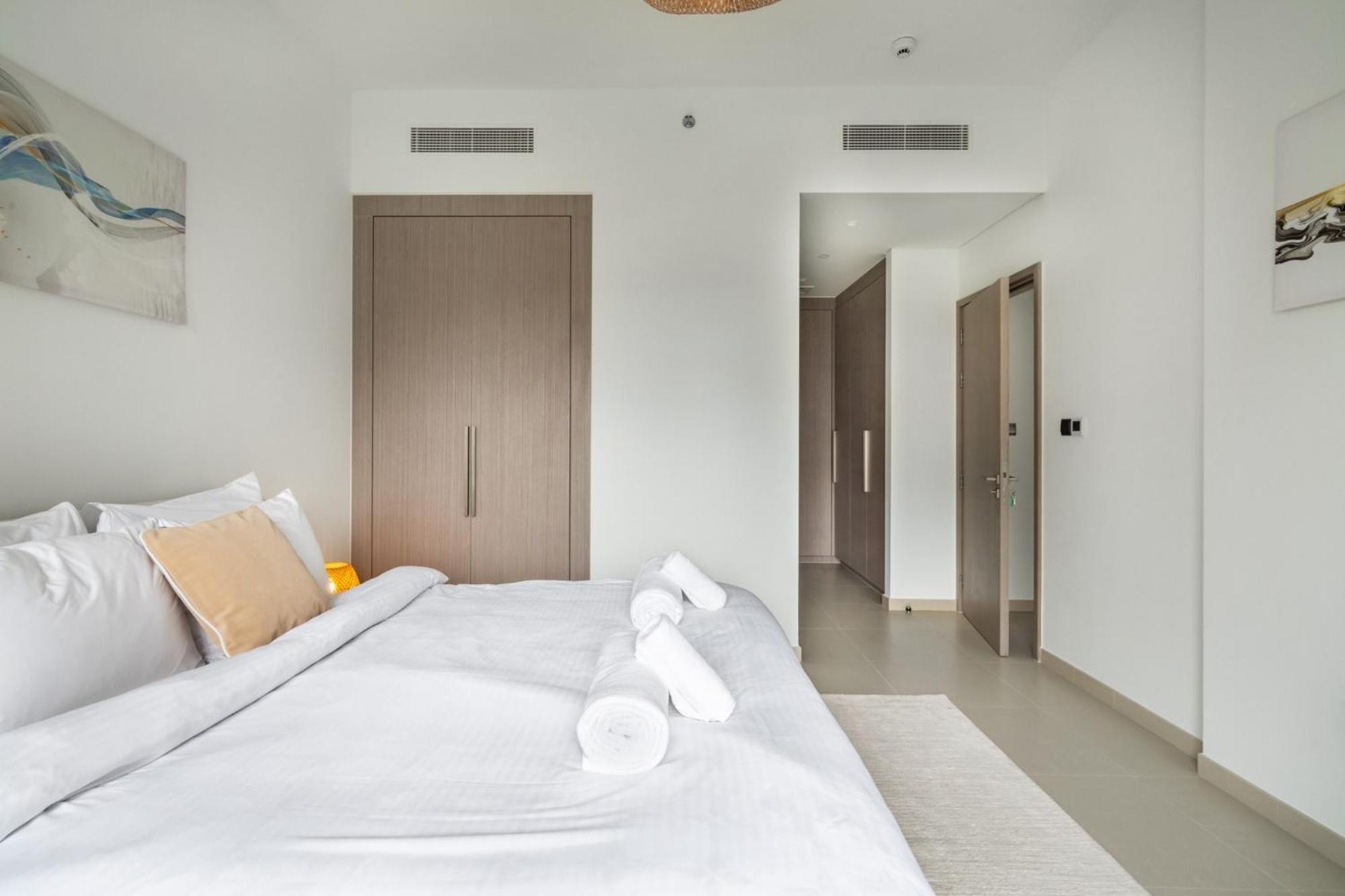 Downtown Dubai- 2br In Act Towers Holiday home