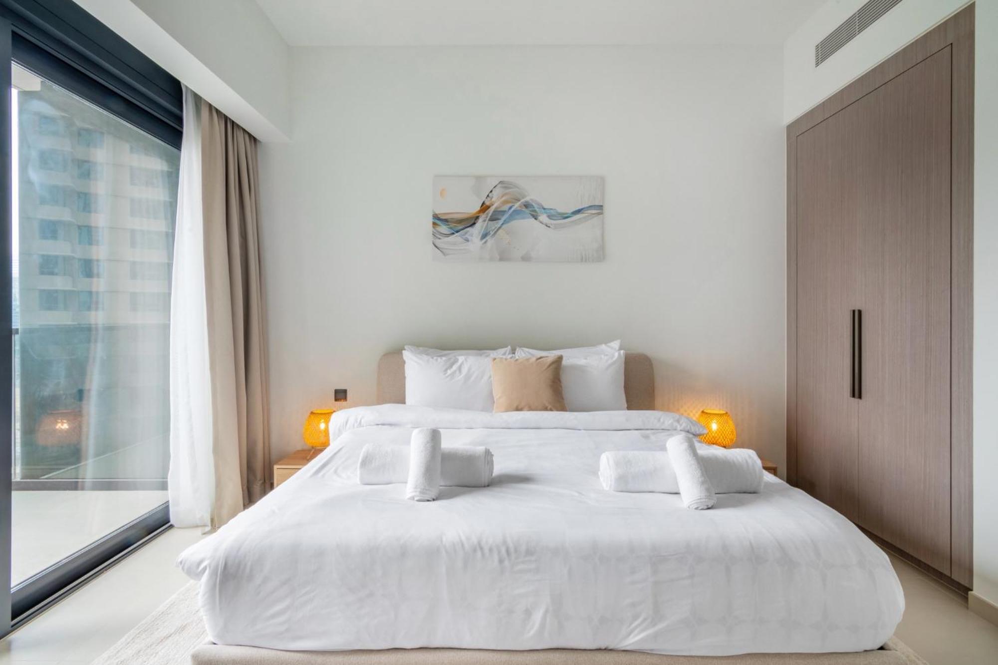 Downtown Dubai- 2br In Act Towers Holiday home