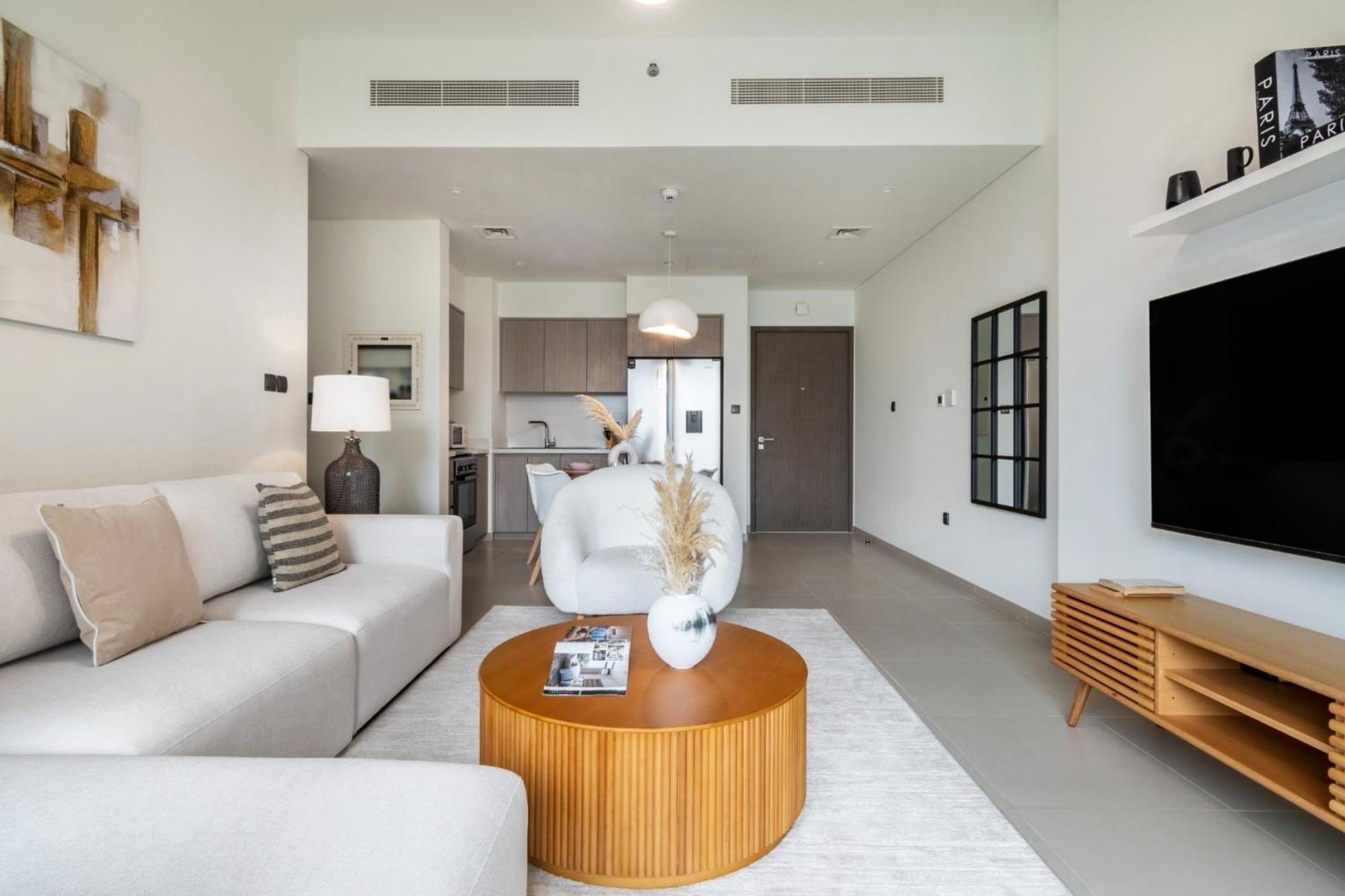 Downtown Dubai- 2br In Act Towers Holiday home *