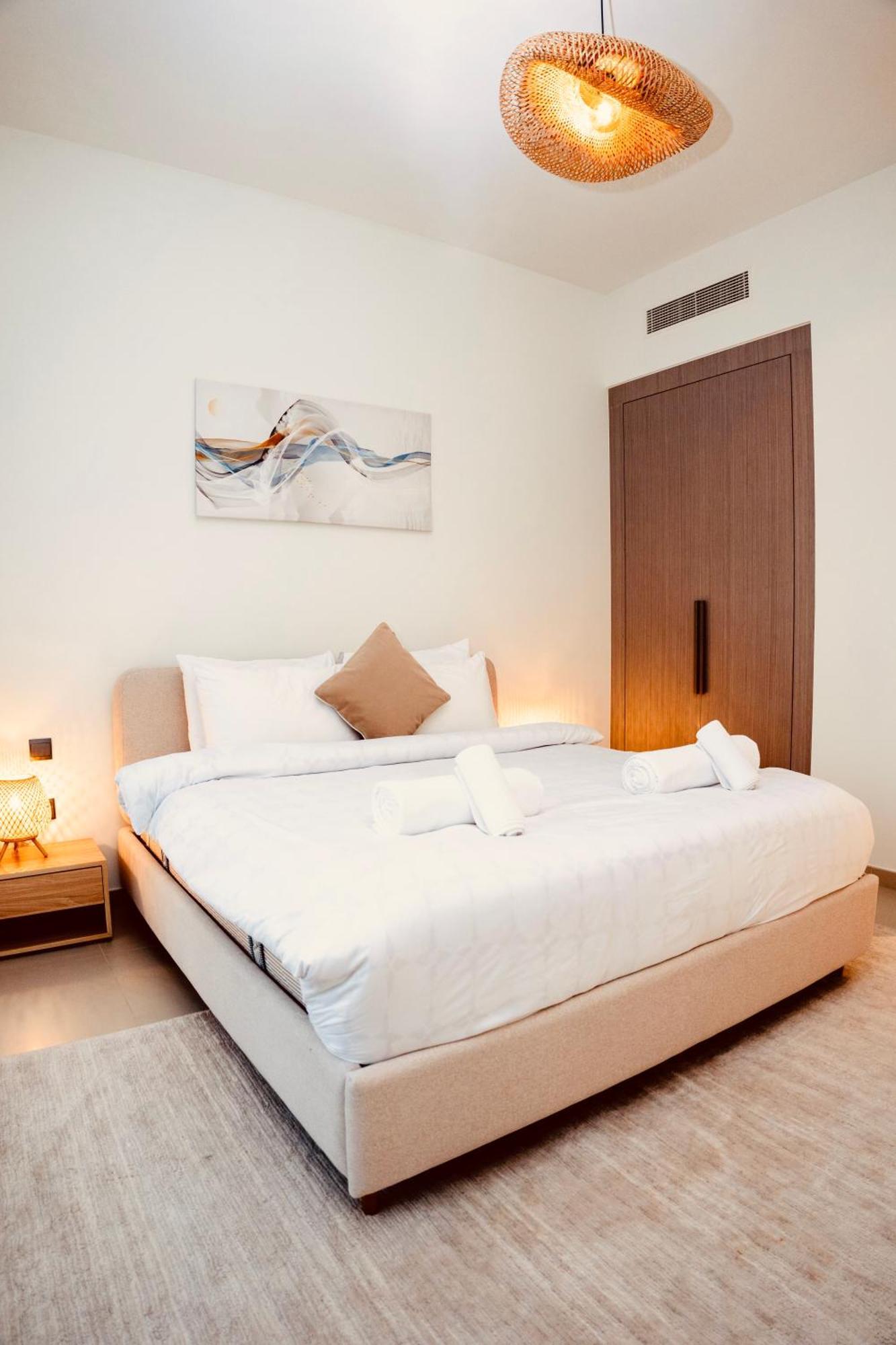 Downtown Dubai- 2br In Act Towers *