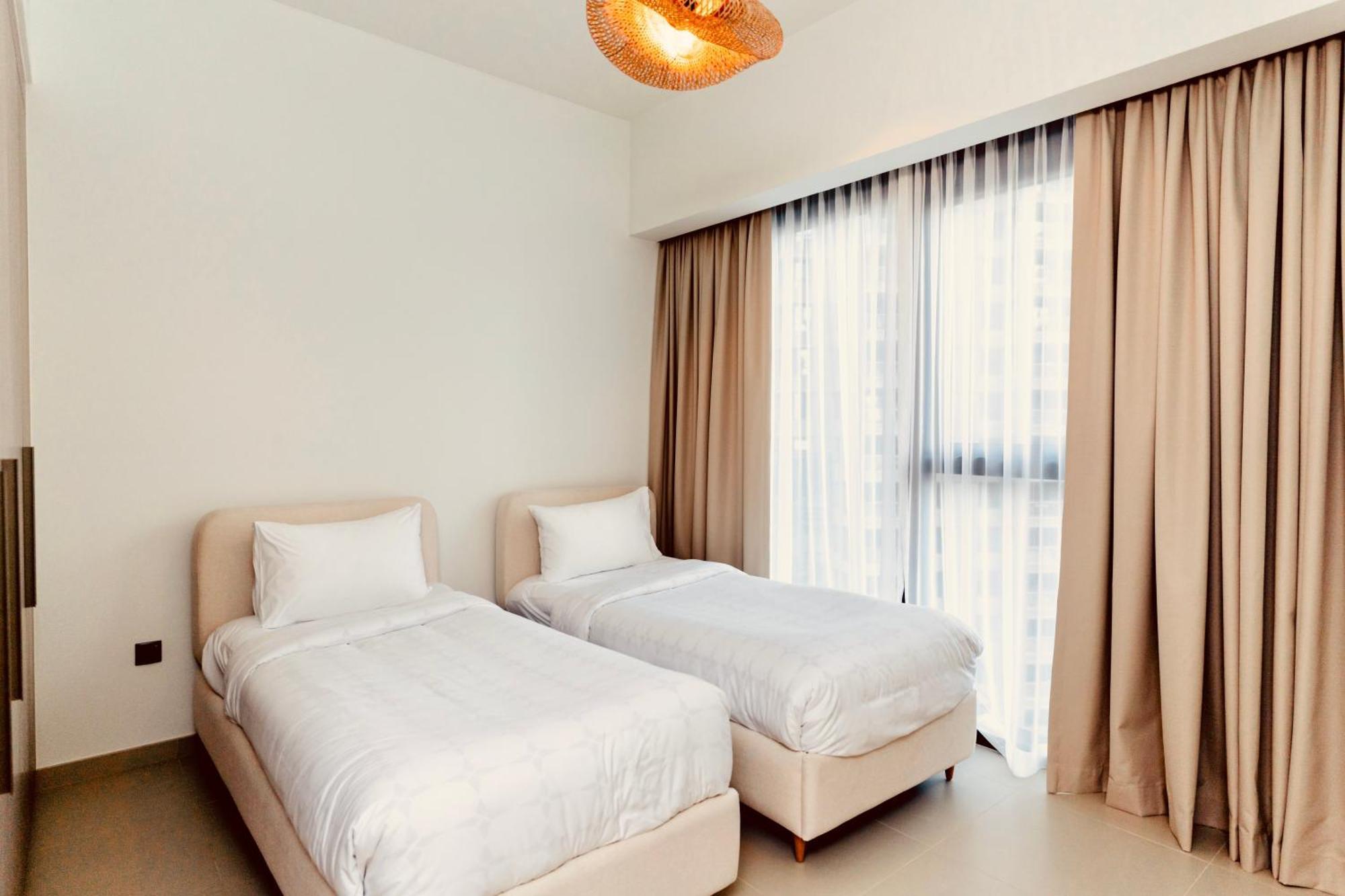 Downtown Dubai- 2br In Act Towers Holiday home Dubai